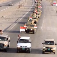 Video: Irākas spēku kolonnas dodas Mosulas virzienā