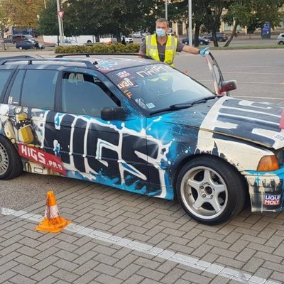 Foto: Policijas reidā Rīgā kārtējam drifta BMW atņem numurzīmes