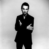 Лидеру Depeche Mode удалили злокачественную опухоль