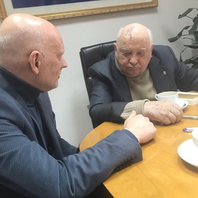 Алвис Херманис в Москве встретился с Михаилом Горбачевым