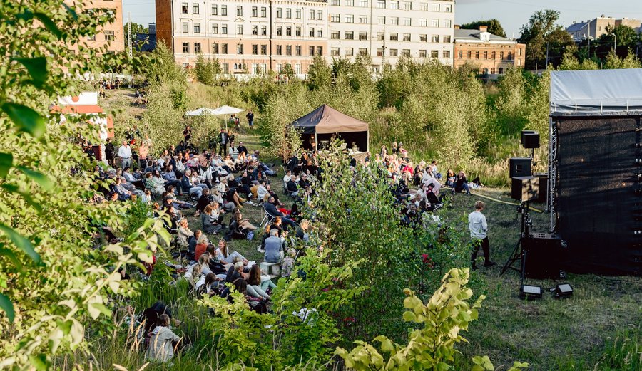 Concert by Latvian Radio Choir in Sports Palace Gardens: Riga Summer of Courage and Joy