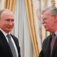 Raķešu likvidēšanas līgums ir novecojis, Putinam paziņo Boltons