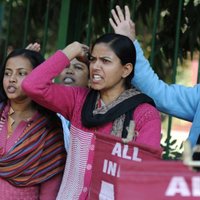 Индия простилась с умершей после изнасилования и побоев студенткой