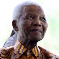 Mandela izrakstīts no slimnīcas un atgriezies mājās