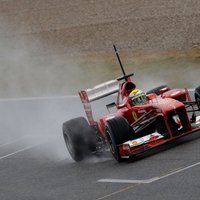 'Ferrari' sagaida 'šokējošu' sezonas pirmo posmu Melburnā