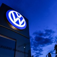 VW varētu nākties atsaukt 124 000 elektrisko un hibrīdautomobiļu