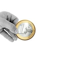 Латвийцы с большими зарплатами будут платить налог солидарности