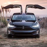 Новые авто Tesla будут полностью самоуправляемыми, но это не автопилот