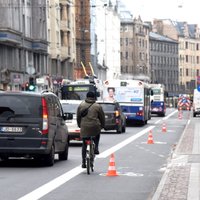 Čaka ielas velojoslu 'eksperimentu' Rīgā plāno turpināt līdz septembrim