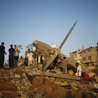 Izraēla turpina uzbrukumu Gazas joslai; bojā gājuši vismaz 28 cilvēki
