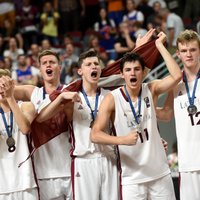 Latvijas U-18 basketbolisti savās mājās iegūst Eiropas čempionāta sudrabu