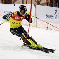 Pasaules kausā slalomā pirmo reizi startēs trīs Latvijas kalnu slēpotāji