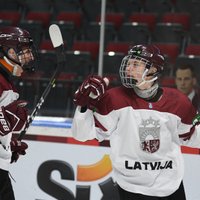 Latvijas U-18 hokejisti nodrošina atgriešanos PČ elitē