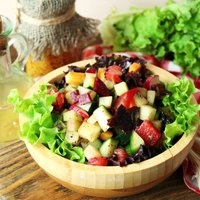 Veselīgu un gardu salātu uzbūve – padomi, lai uzreiz nebūtu jāķeras pie receptes