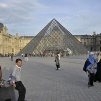 Сотрудники Лувра объявили забастовку против карманников