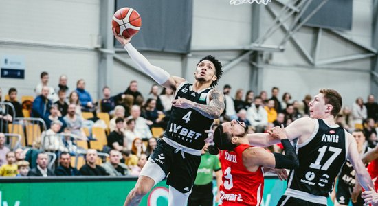 'VEF Rīga' basketbolisti divu Rīgas komandu duelī ar uzvaru sāk LIBL ceturtdaļfināla spēles