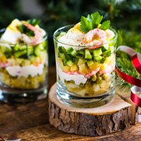 Svētki tuvojas, rasols top! Klasiskas salātu receptes svinību galdam