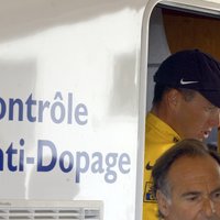 Армстронга могли поймать еще в 1999-м, но "помог" Минспорт Франции