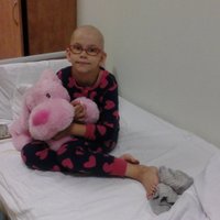 Astoņgadīgā Sofija pārcietusi jau 55 ķīmijterapijas; vecāki vairs nevar gaidīt un lūdz ziedot operācijai ārvalstīs