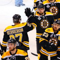Daugaviņa pārstāvētā 'Bruins' izcīna 'sauso' uzvaru un pārņem vadību NHL finālsērijā