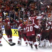 Latvijas hokeja izlase pēc deviņu gadu pārtraukuma iekļūst PČ ceturtdaļfinālā