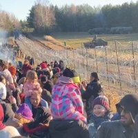 Polijas robežai uzbrūkošie migranti maina taktiku, ziņo aizsardzības ministrs