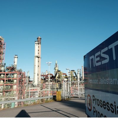 Foto: Ieskats 'Neste' naftas pārstrādes rūpnīcā Somijā