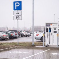 Ассоциация: топливо будет стоить 2-3 евро, латвийцам пора переходить на более экономичные машины