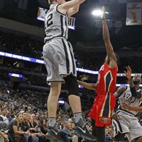 'Spurs' sagrauj NBA čempioni 'Cavaliers' un turpina cīņu par pirmo vietu regulārajā čempionātā