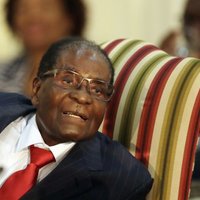 Krīze Zimbabvē: Mugabes partija atsauc viņu no partijas vadītāja amata