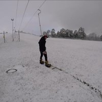 Video: Maija sniegs un snovbords Ventspils piedzīvojumu parkā