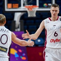 Latvija ar pārliecinošu uzvaru iekļūst 'Eurobasket 2017' ceturtdaļfinālā