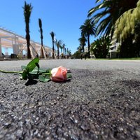Bojāgājušo skaits Nicas teroraktā pieaudzis līdz 85