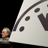 Часы Судного дня показывают "без трех минут" до ядерной катастрофы