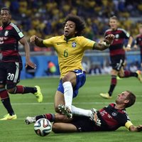 Pasaules sporta zvaigznes gan skumst, gan 'sulīgi' kritizē Brazīlijas izlases zaudējumu