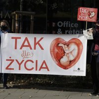 Polijā tiesa aizliedz gandrīz visus abortus