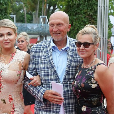 ФОТО: Буров, Криштопанс и Шлесерс побывали на закрытии фестиваля Лаймы Вайкуле