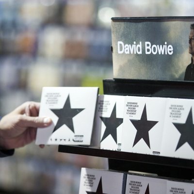 Продажи песен и альбомов Дэвида Боуи в США выросли на 5000%