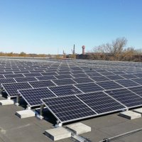 'Hansa.Re' uzstādījis saules paneļu elektrostaciju uz diviem komercobjektiem Rīgā