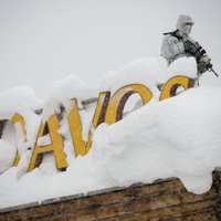 Foto: Pasaules varenos Davosā sagaida dziļas kupenas