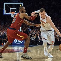 Porziņģim ar vāju precizitāti 20 punkti; 'Knicks' izlaiž uzvaru pret vicečempioni 'Cavaliers'