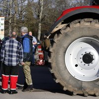 Дороги перекроют? Фермеры выйдут протестовать в 16 городах Латвии уже в понедельник