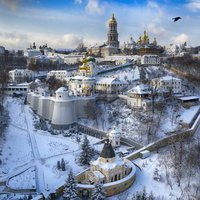 Власти обязали "московскую" церковь выехать из Киево-Печерской лавры. Она отказывается. Что будет дальше?