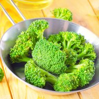 Кладезь витаминов капуста брокколи: как к ней подступиться и что из нее приготовить?