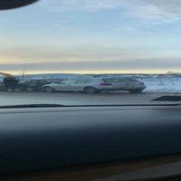 Video: Uz Jūrmalas šosejas sadūrušās sešas automašīnas; divas cietušās
