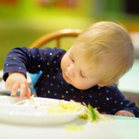 Kāpēc bērnam jāļauj sušķēties jeb mācīties ēst patstāvīgi