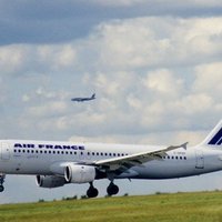 'Air France' lidmašīnā atrod aizdomīgu ierīci; notiek piespiedu nosēšanās