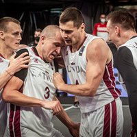 Баскетболисты Латвии проиграли в Токио дважды за день — сербам и россиянам