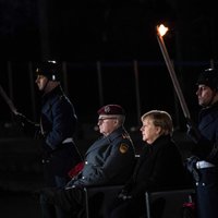 Прощальная церемония Меркель. Благодарность медикам и шлягер в исполнении военного оркестра