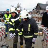 Foto: Skrundā sāk būvēt jaunu ugunsdzēsības depo